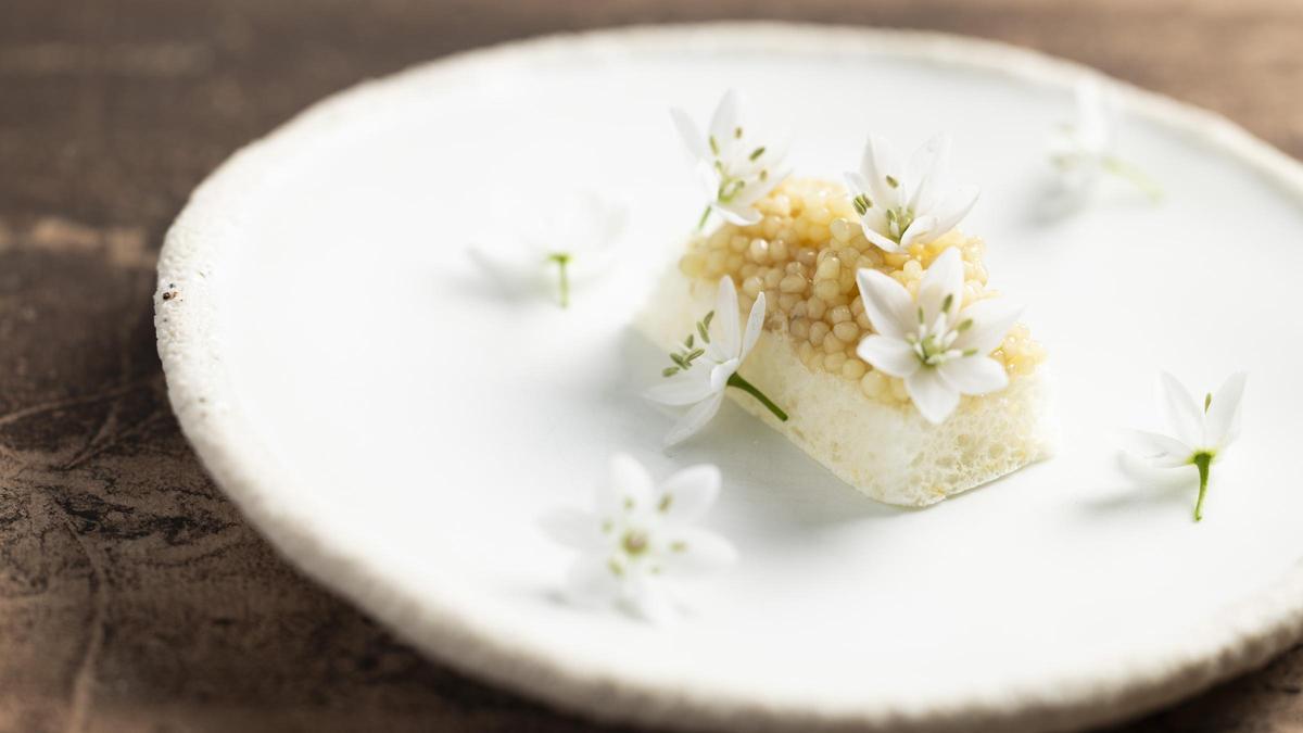 El merengue con caviar blanco de Mirazur.