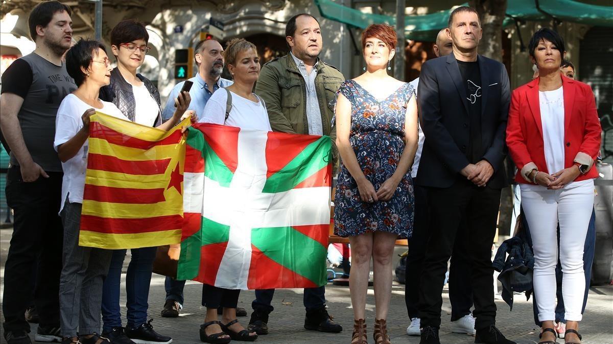 Representantes de EH-Bildu encabezados por Arnaldo Otegi.