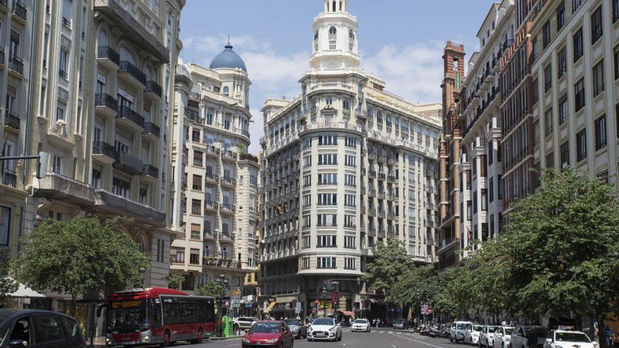 Edificio comprado para hacer un hotel en la confluencia entre Maria Cristina y San Vicente