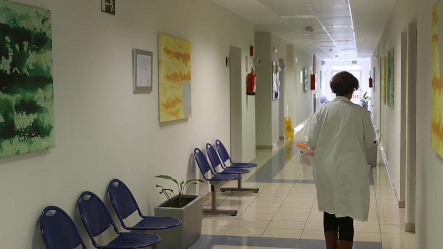 Los sindicatos médicos temen recortes en verano y piden ya un plan de sustituciones