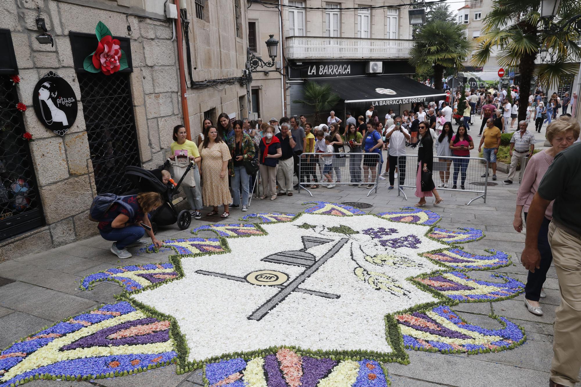 Redondela, cubierta por sus alfombras de flores