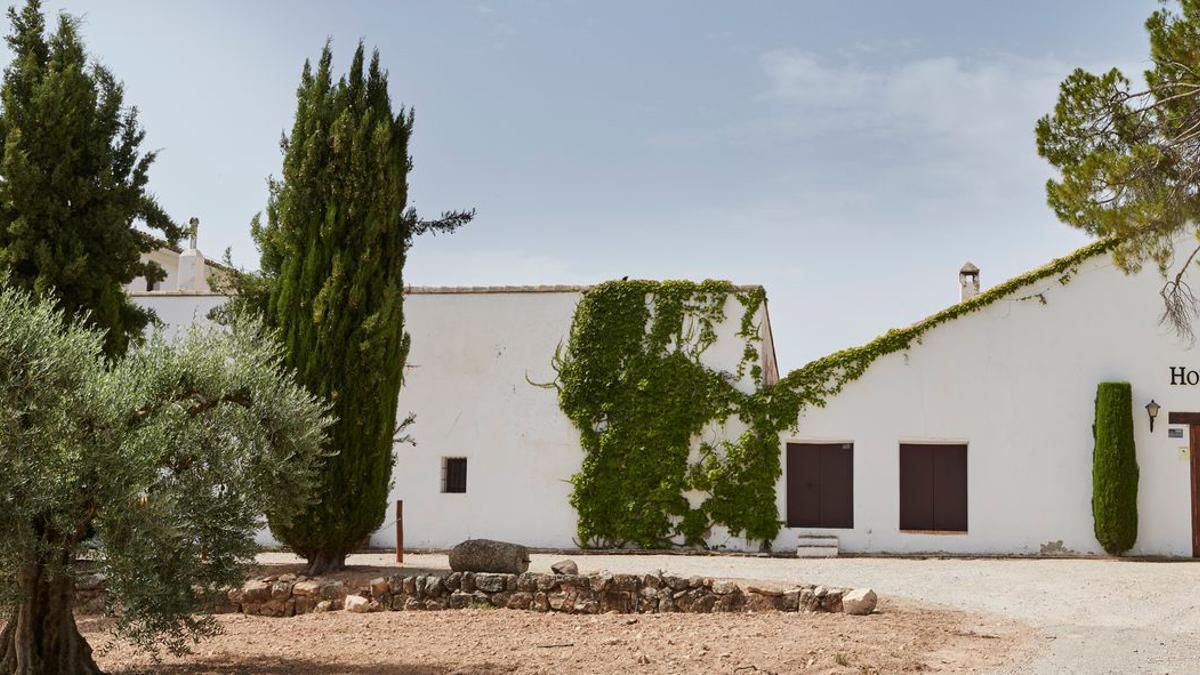 Exterior de la bodega Hoya de Cadenas.