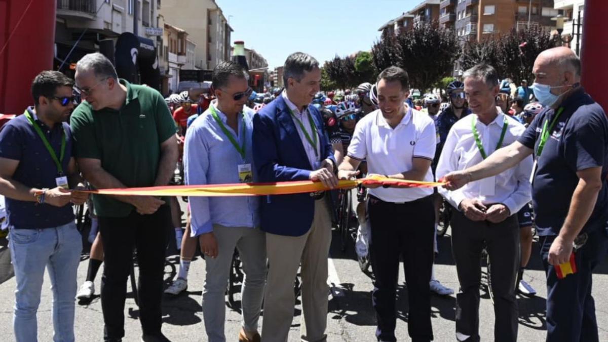Benavente volvió a recibir a la Vuelta de Castilla y León | JOSÉ LUIS FERNÁNDEZ