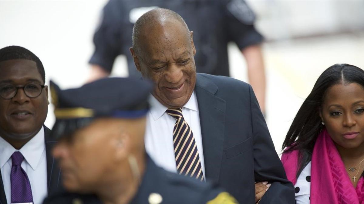 Bill Cosby se sienta en el banquillo