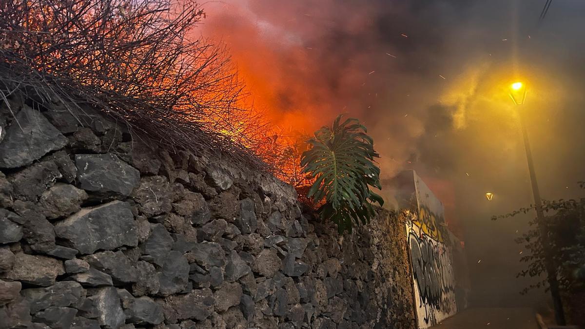 Incendio de una casa en el Puerto de la Cruz