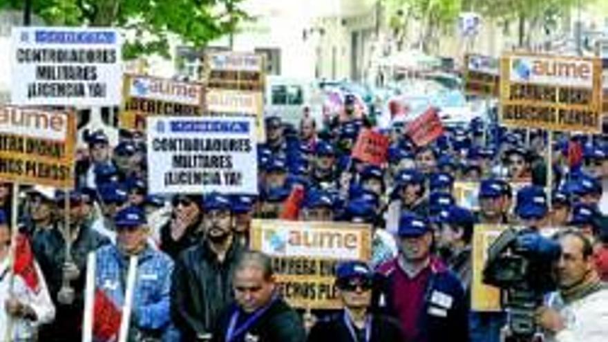 300 militares protestan en Madrid para exigir libertad de expresión