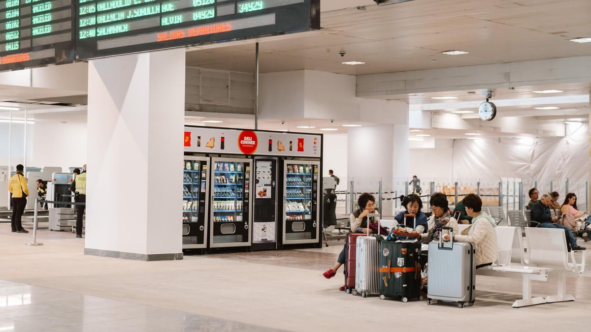 Imágenes del nuevo vestíbulo en la estación de Chamartín, que dará acceso a los pasajeros a los trenes de alta velocidad.