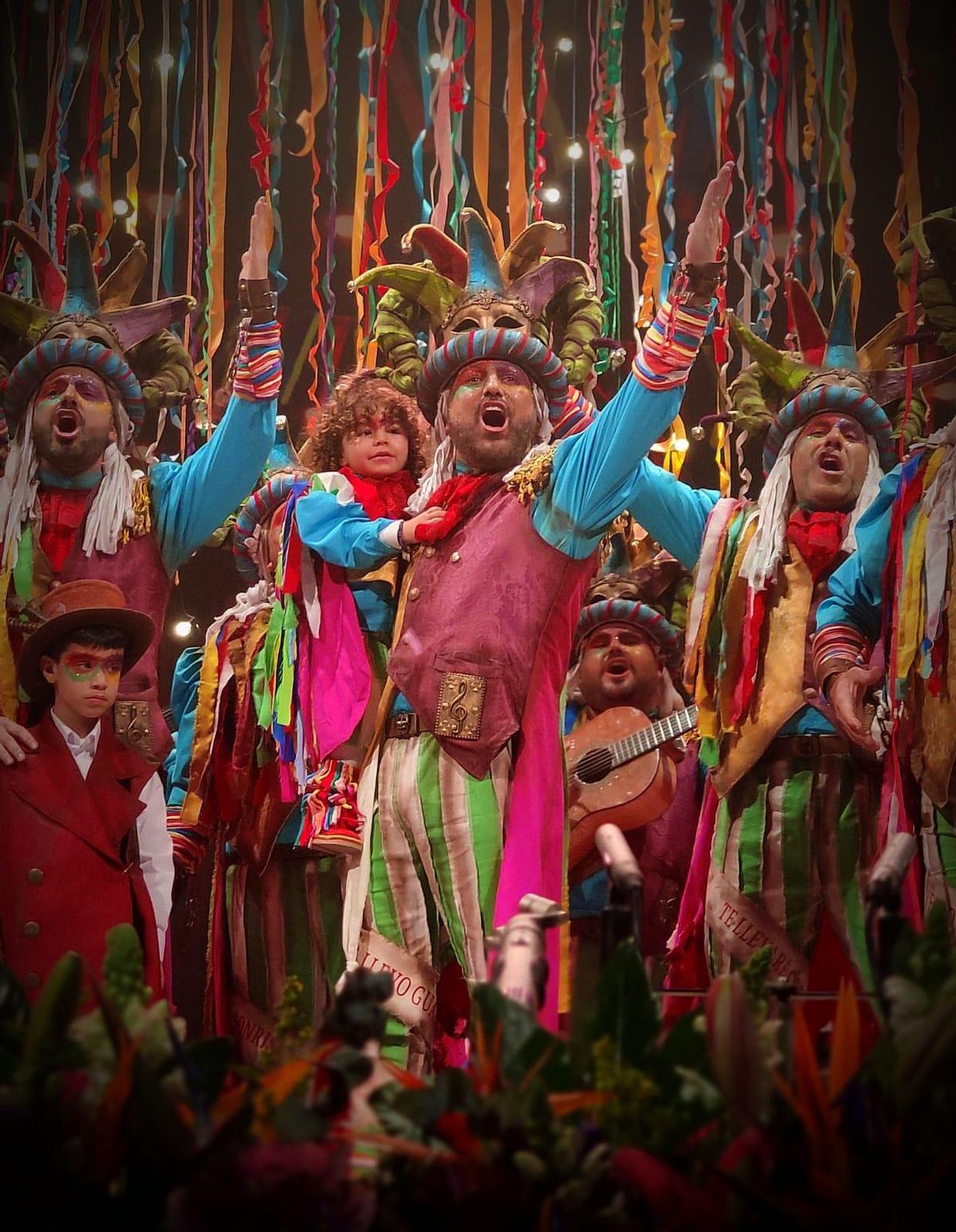 Antonio Carlos, con los 'Maoma sin h'. Los ruteños pusieron patas arriba el teatro