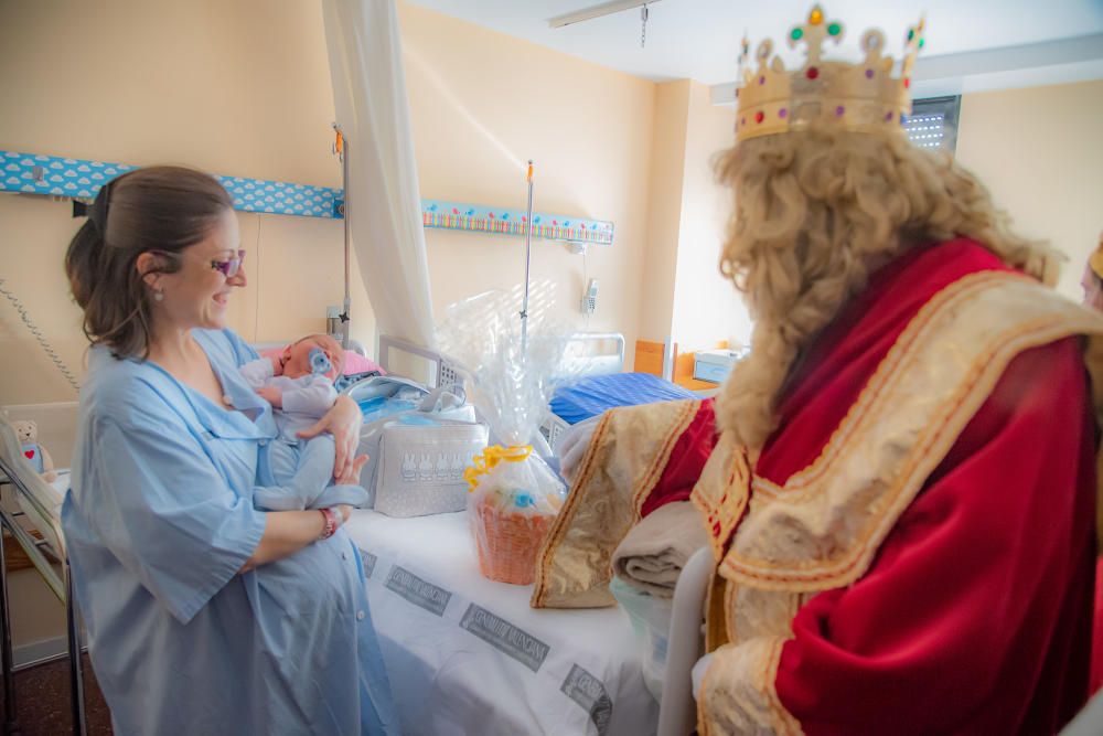 Visita de los Reyes Magos al Hospital Vega Baja