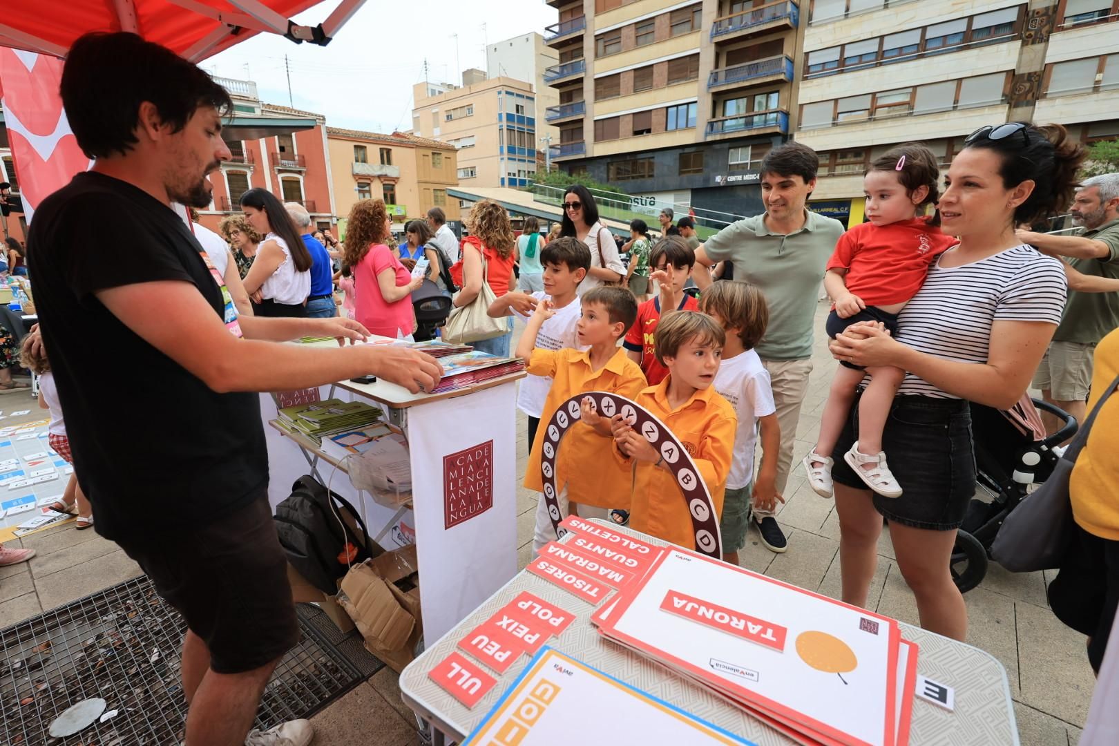 Les fotos de com Vila-real 'trau la llengua' per a defensar el valencià