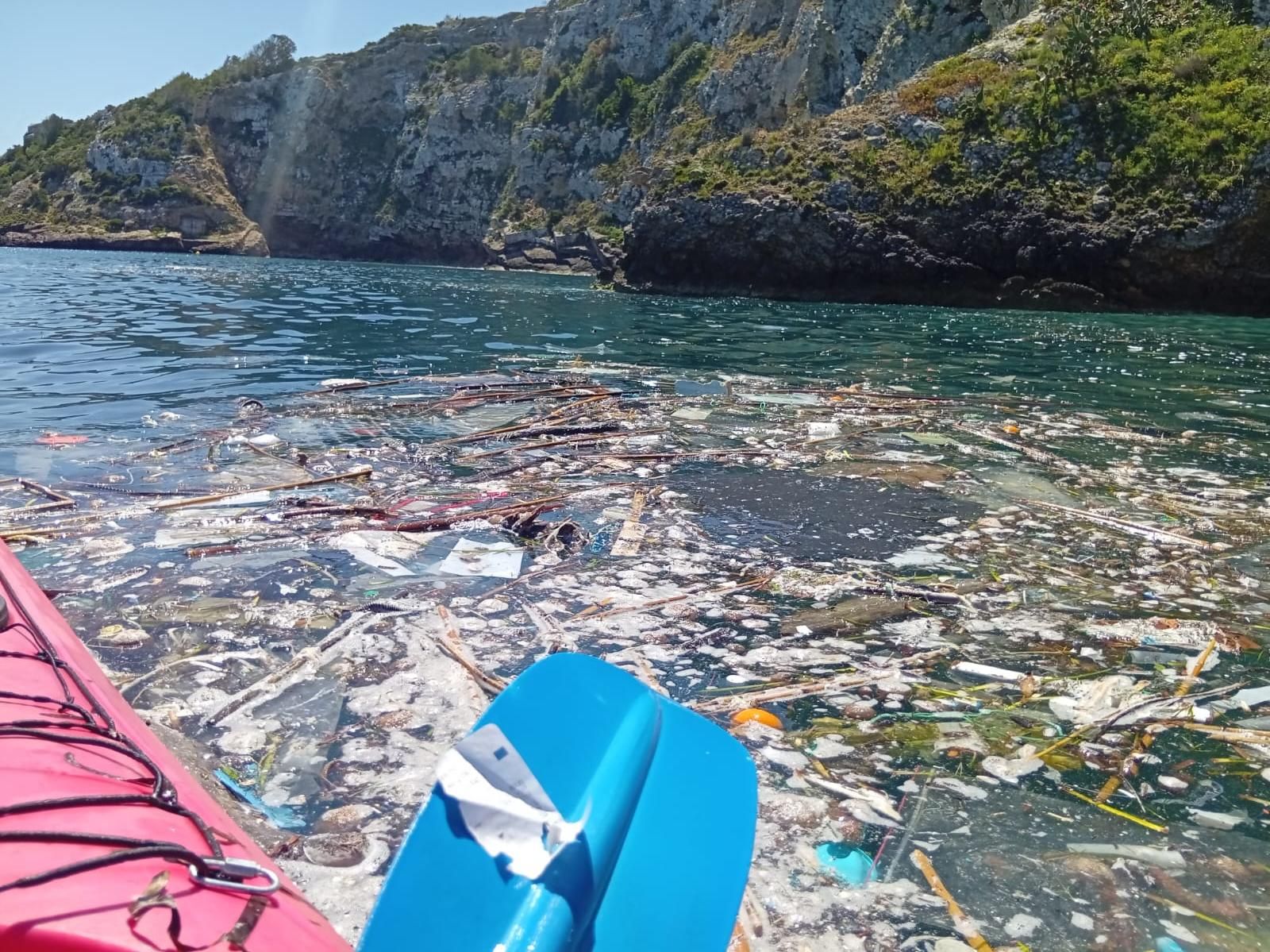 Basura flotante.
