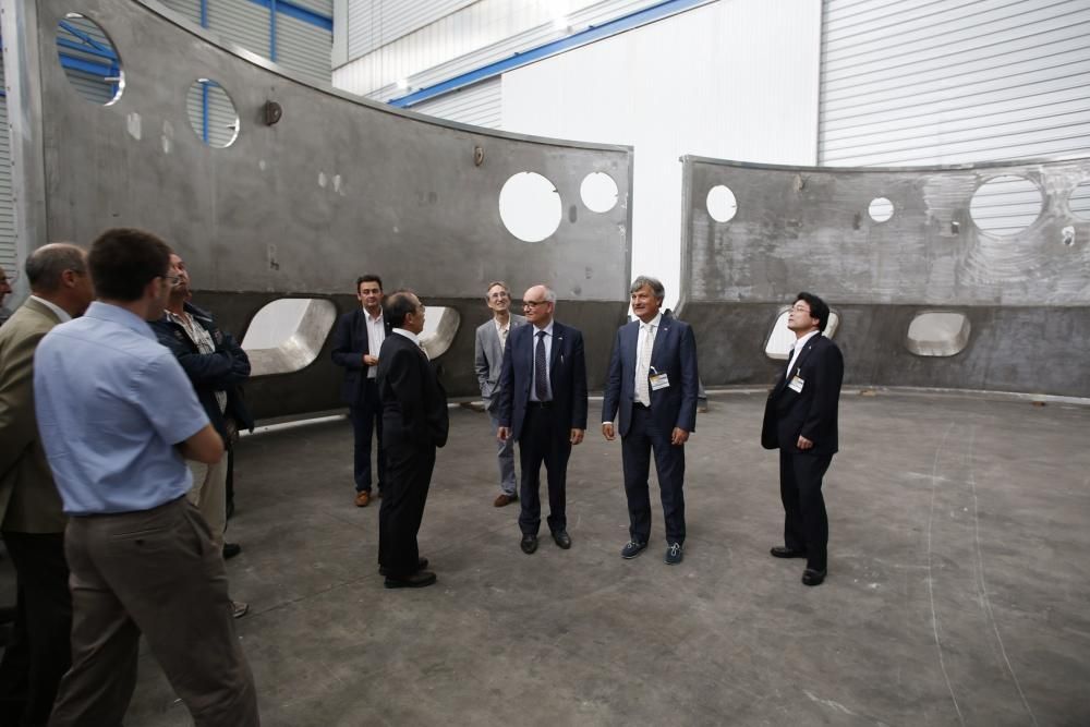 Visita de una delegación internacional a la nave de Asturfeito para un proyecto nuclear