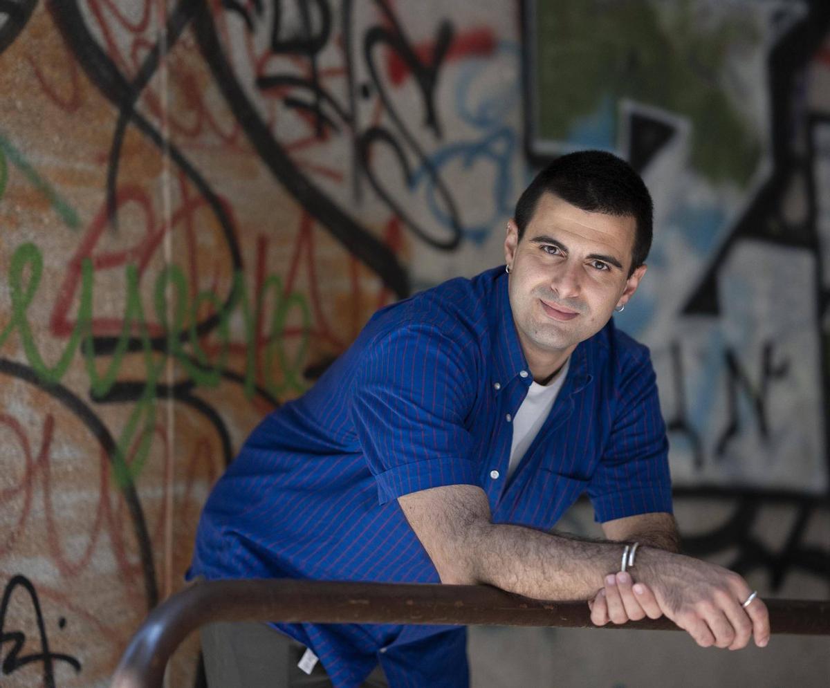 Juan Evaristo Valls Boix, escriptor i professor de Filosofia de la Cultura: "Ara la persona que vol anar a tot i sempre està contenta fa ‘cringe’"