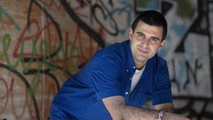 Juan Evaristo Valls Boix, escriptor i professor de Filosofia de la Cultura: "Ara la persona que vol anar a tot i sempre està contenta fa ‘cringe’"