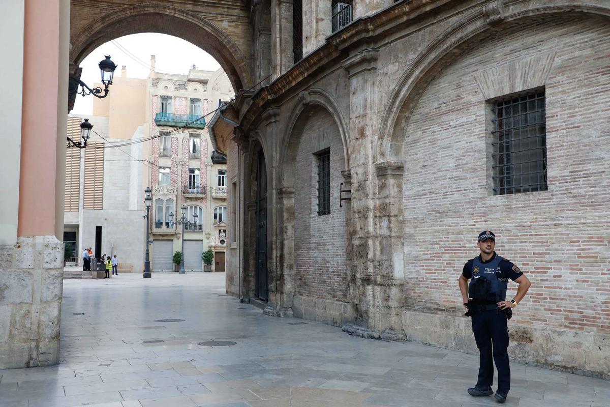 Comisiones que han desfilado por las calles Mar y Avellanas entre las 19.00 y las 20.00 horas Comisiones que han desfilado por las calles Mar y Avellanas entre las 19.00 y las 20.00 horas