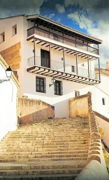 Cuesta del Ángel, con el museo
Florencio de la Fuente. mfdf