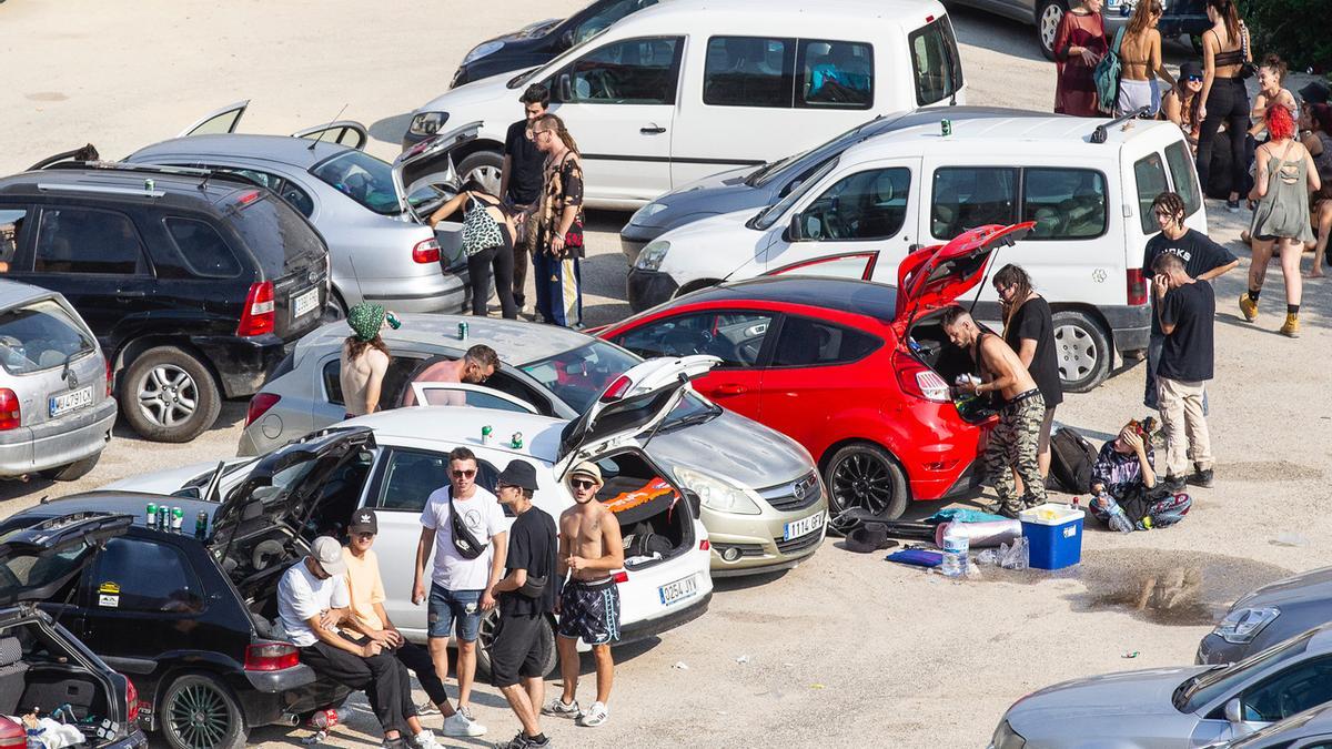 Gran despliegue policial por una fiesta ilegal con más de 1.000 personas en El Campello