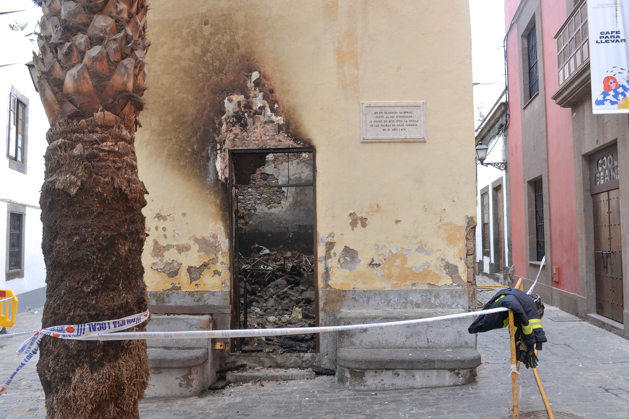 Casa antigua incendiada en Vegueta