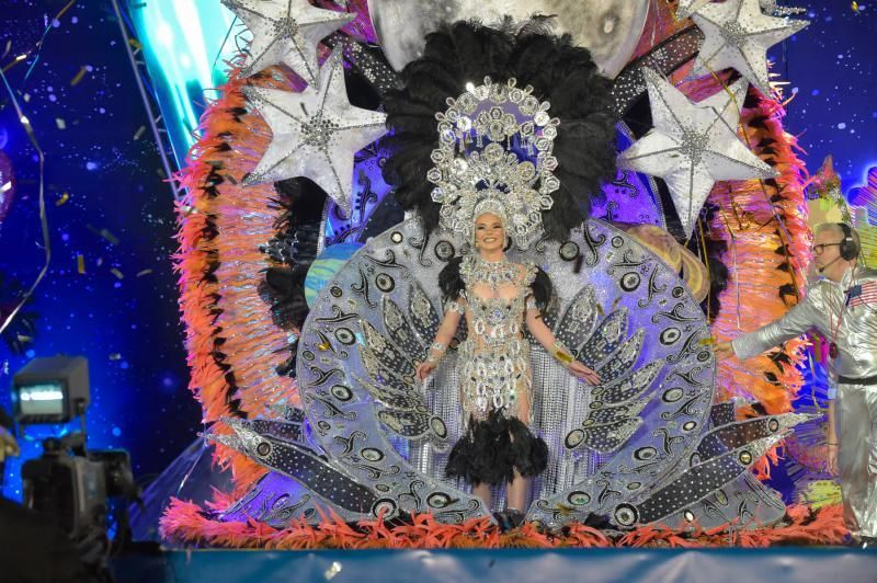 17-03-2019 SAN BARTOLOMÉ DE TIRAJANA. REINA CARNAVAL DE  MASPALOMAS.  Coronación de la reina.  ALBA DUNKERBECK MORALES. Fantasía: ?50 años de historia?. Fotógrafo: ANDRES CRUZ  | 17/03/2019 | Fotógrafo: Andrés Cruz