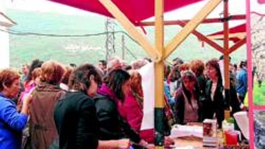 Gran éxito de la Feria de la Cereza en Rebollar