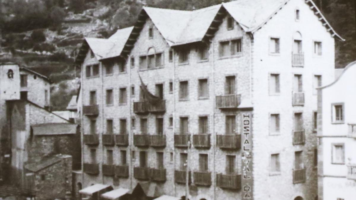 L'antic hostal Valira, que havia de ser refugi per als monjos