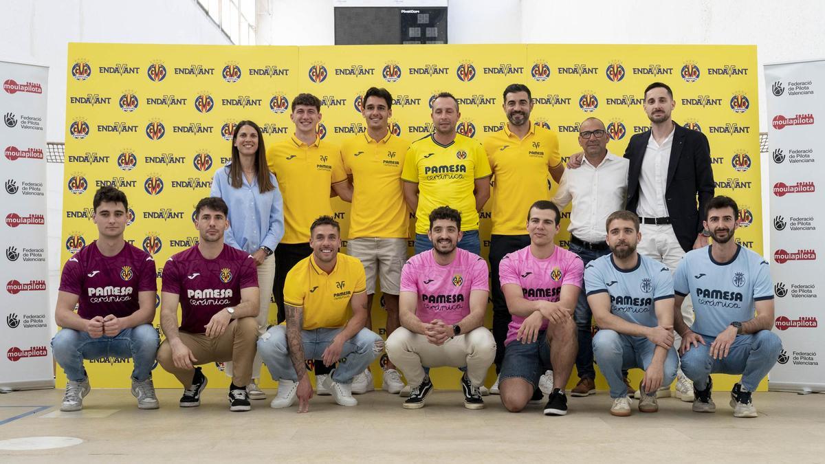 La presentació del IX Trofeu Villarreal CF d'escala i corda professional en el trinquet Salvador Sagols.
