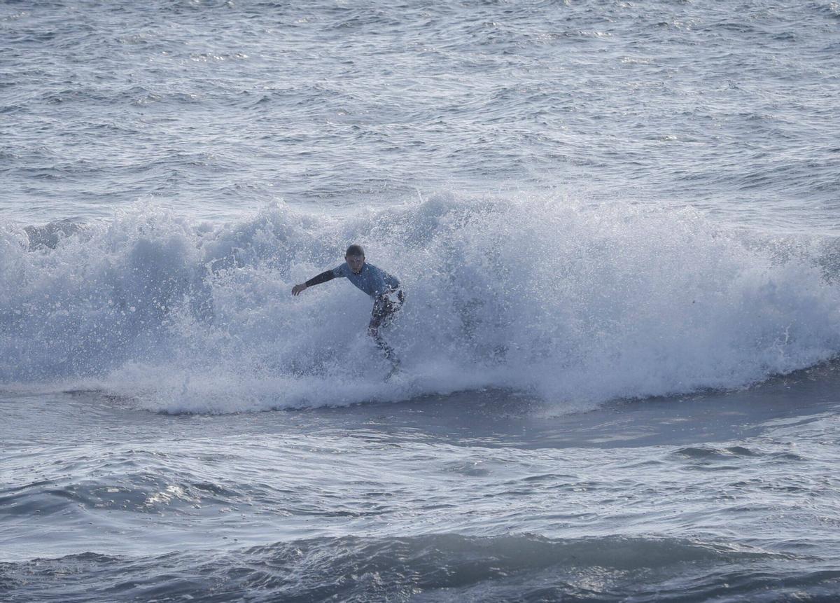 La playa de Cala Millor acogió la cuarta edición del Calama Surf Contest