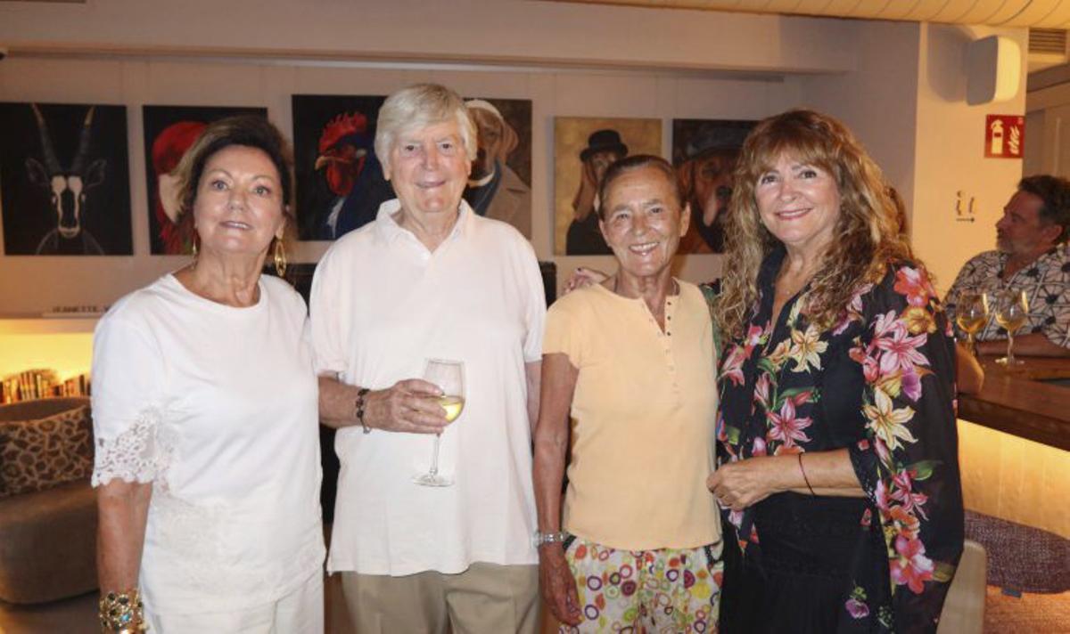 Helena Benlloc, Lorena Sagliocco y la diseñadora Charo Ruiz.