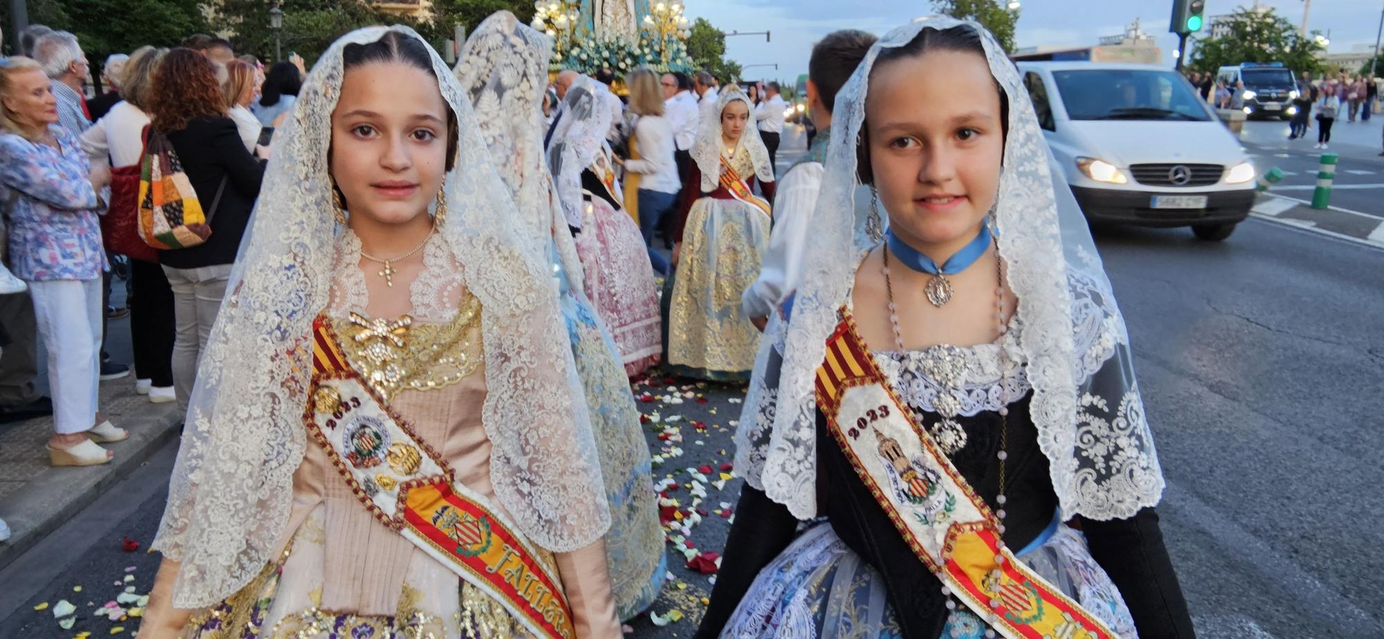 Laura, Paula, las cortes y las fallas de Zaidía acompañan al Cristo de la Fe