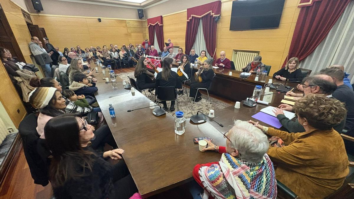 Acto de nombramiento de Gaspar García Laviana como Hijo Adoptivo de Langreo