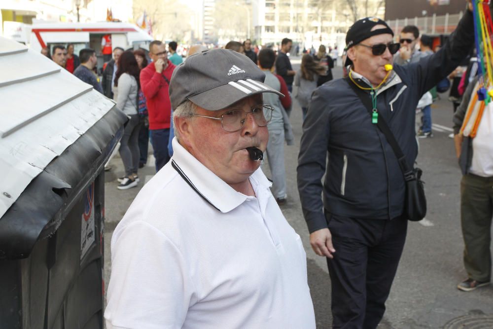 Pitos y cervezas antes del Valencia - Sporting