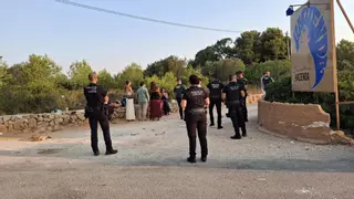 Peleas, botellón, cristales rotos y carretera bloqueada: así "despierta" la discoteca del Montgó