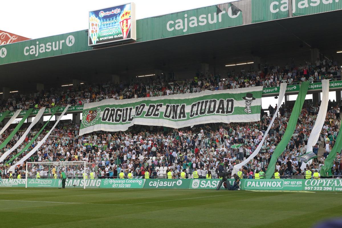 Fondo de El Arcángel en el Córdoba CF - Sporting de Gijón de la temporada 17-18 en Segunda División,