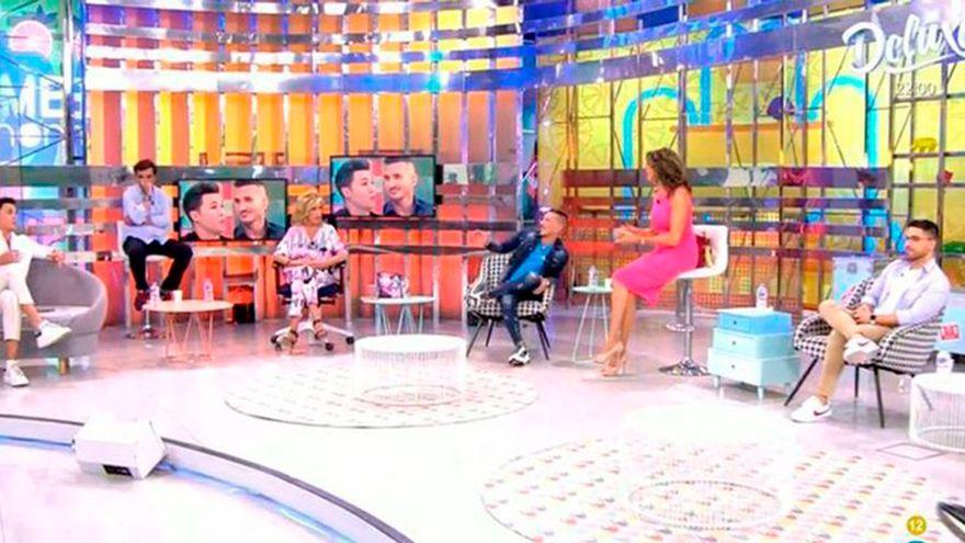 El monumental enfado de un reportero de Sálvame en pleno directo: "Me están poniendo verde por el pinganillo"