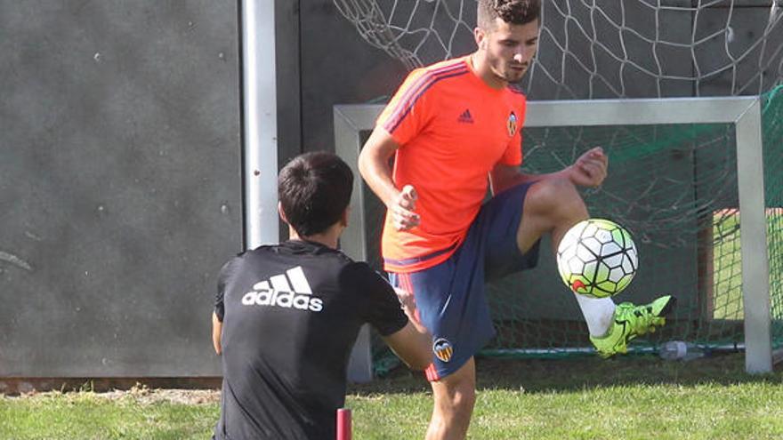 Nuno ensaya con André y Vezo para suplir a Enzo y Abdennour