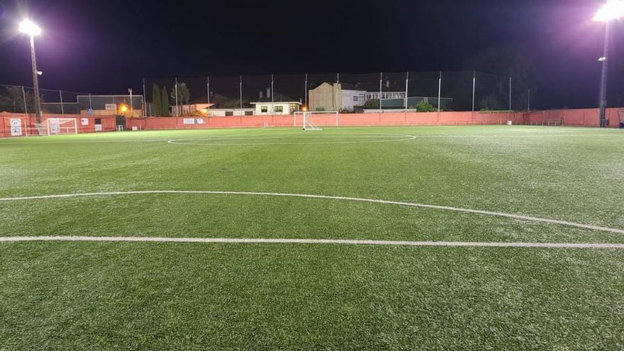 Los campos de fútbol de Outeiriño y A Gandareira estrenan alumbrado