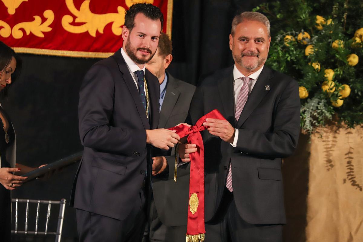 Orihuela entrega la medalla de oro de la ciudad a la EPSO