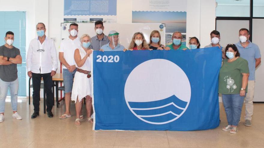Santa Eulària entrega banderas azules a cinco playas de municipio.
