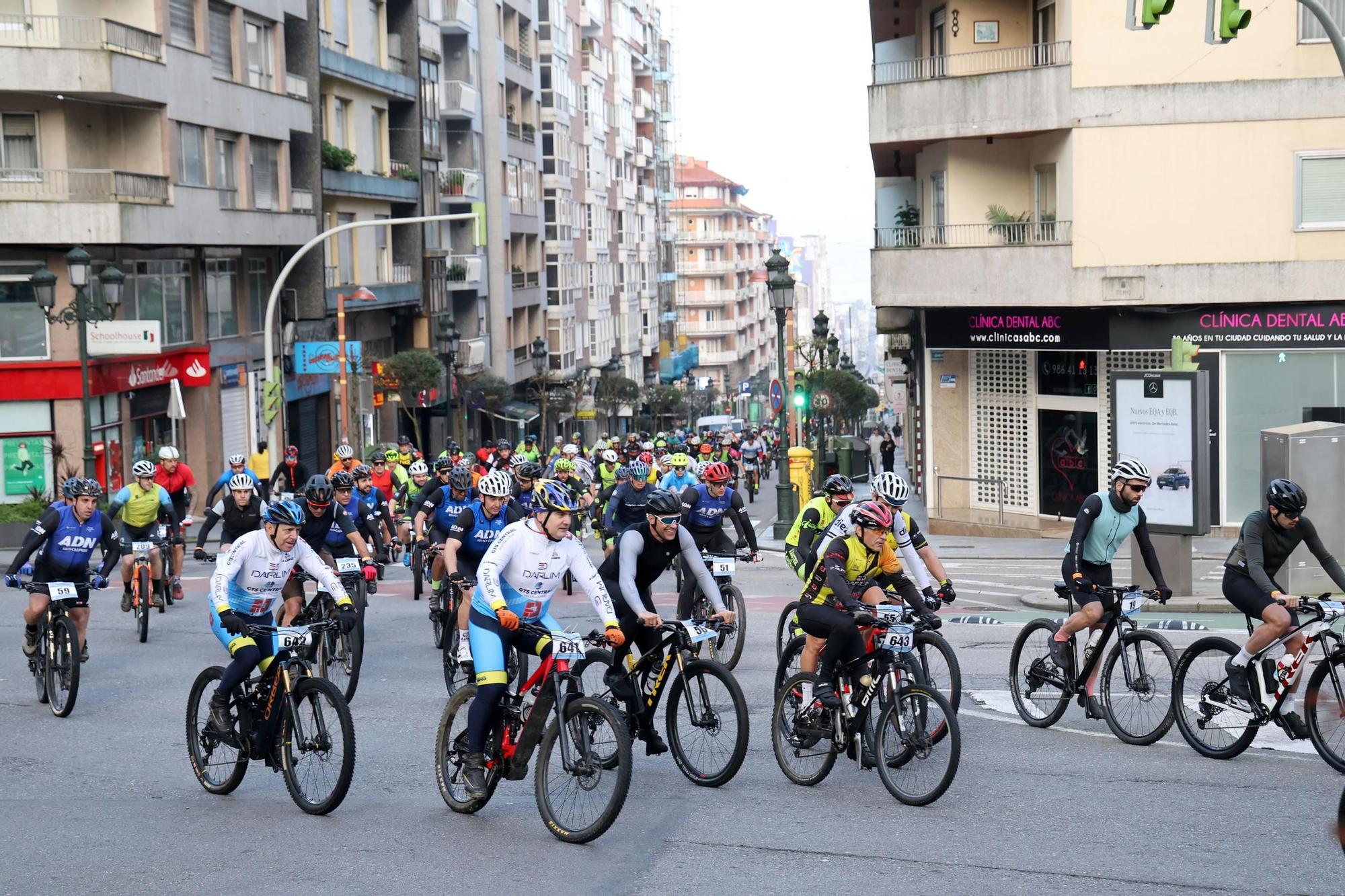 Más de 800 participantes dan la pedalada en Vigo