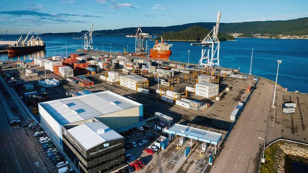 Terminal de contenedores, donde se aplicará el sistema, capaz de abastecer a dos mercantes a la vez.