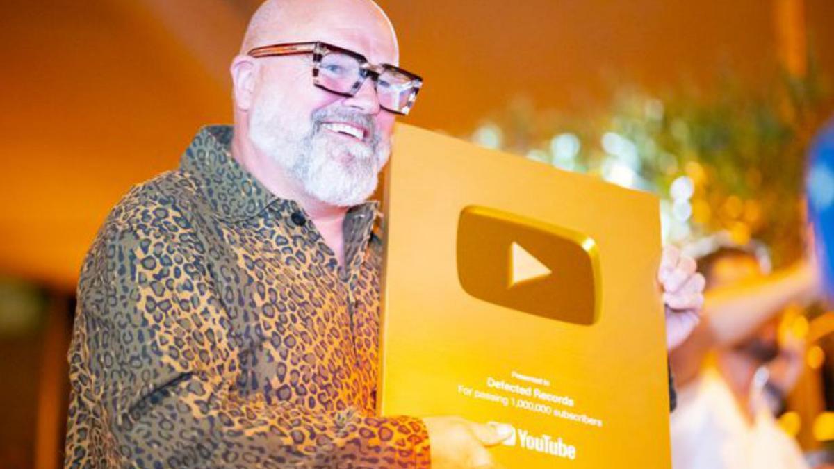 Dunmore recogiendo el premio de ‘Legend’ de YouTube