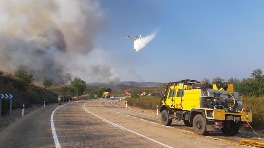 El fuego de Casas de Miravete calcina ya más de 3.000 hectáreas
