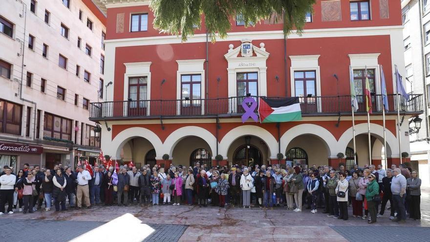 Los conductores de autobús piden más medidas de seguridad tras el apuñalamiento de su compañero en Langreo: "Esto no se puede repetir"