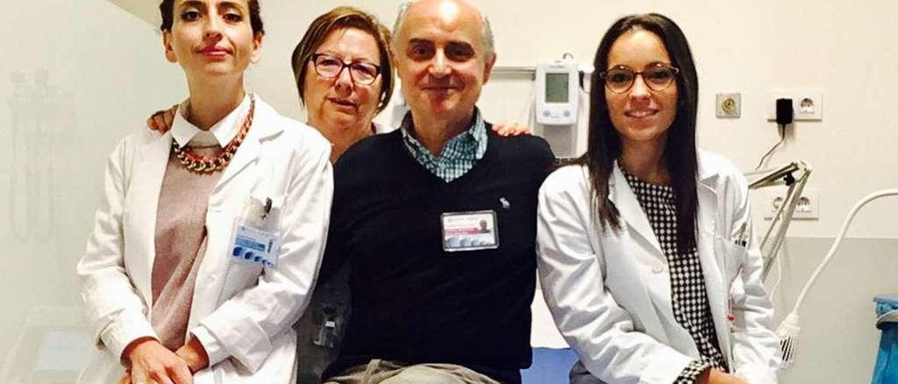 El equipo de la Unidad de Patología Infecciosa del HAC; con Guiomar Piera, Beatriz Diz, el doctor Luis Morano y Eva Prado .