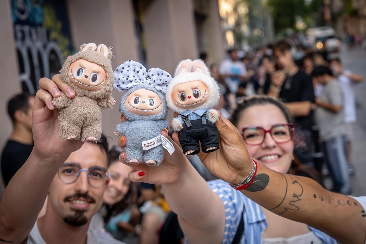 Colas masivas en Pop Mart por la llegada de Labubus a Barcelona