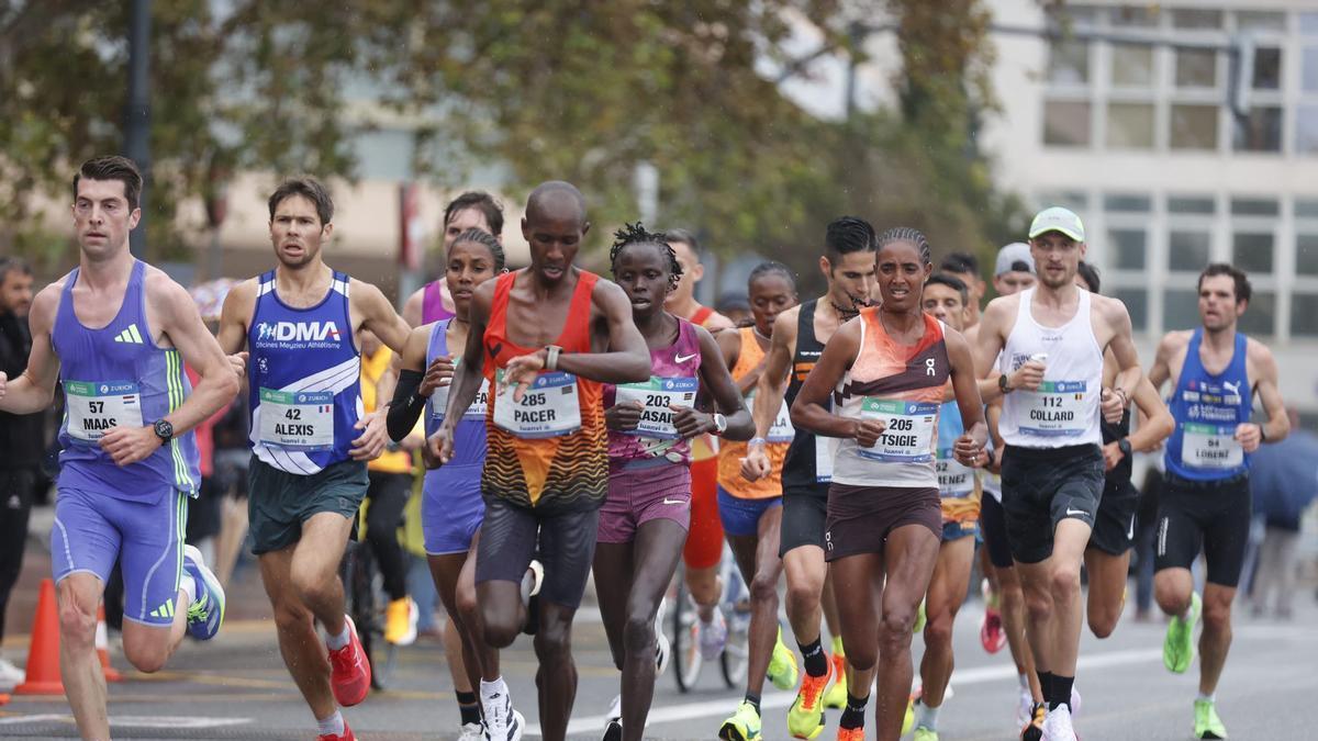 Grupo con las primeras mujeres