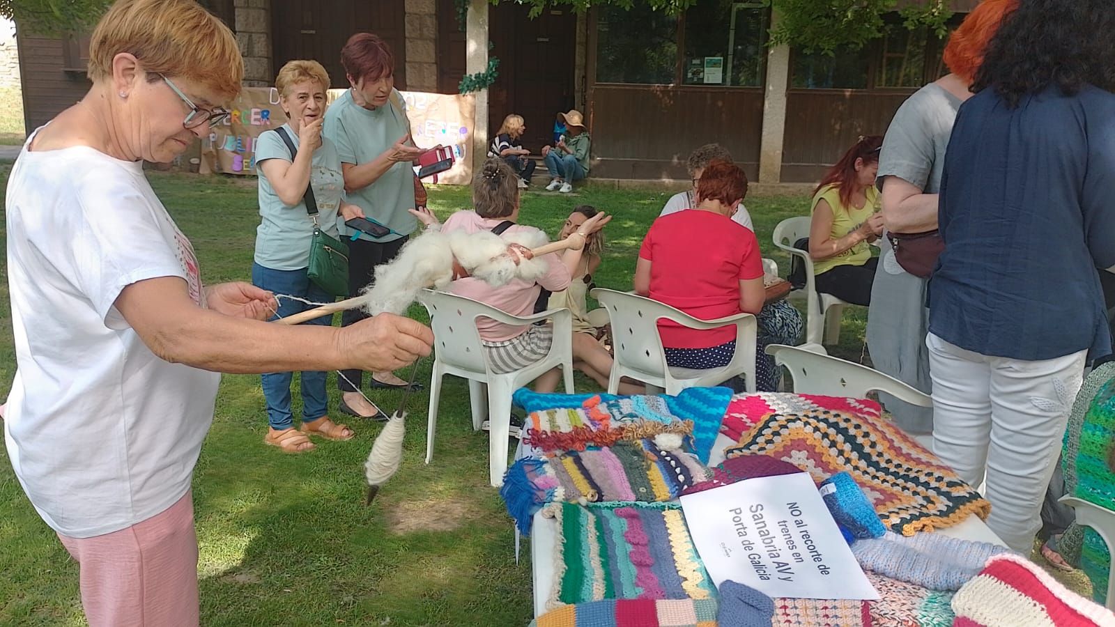 GALERÍA | Lana, terapia y labores con sabor reivindicativo en Sanabria