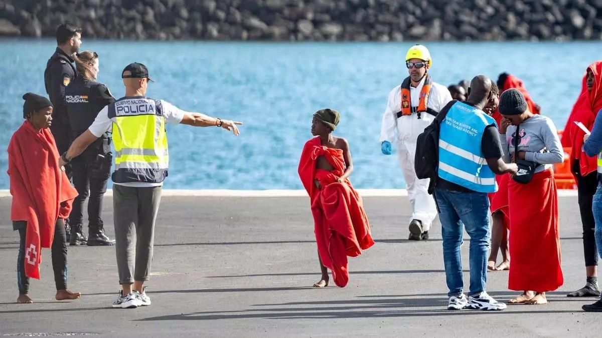 Un grupo de migrantes en Lanzarote, algunos de ellos menores.