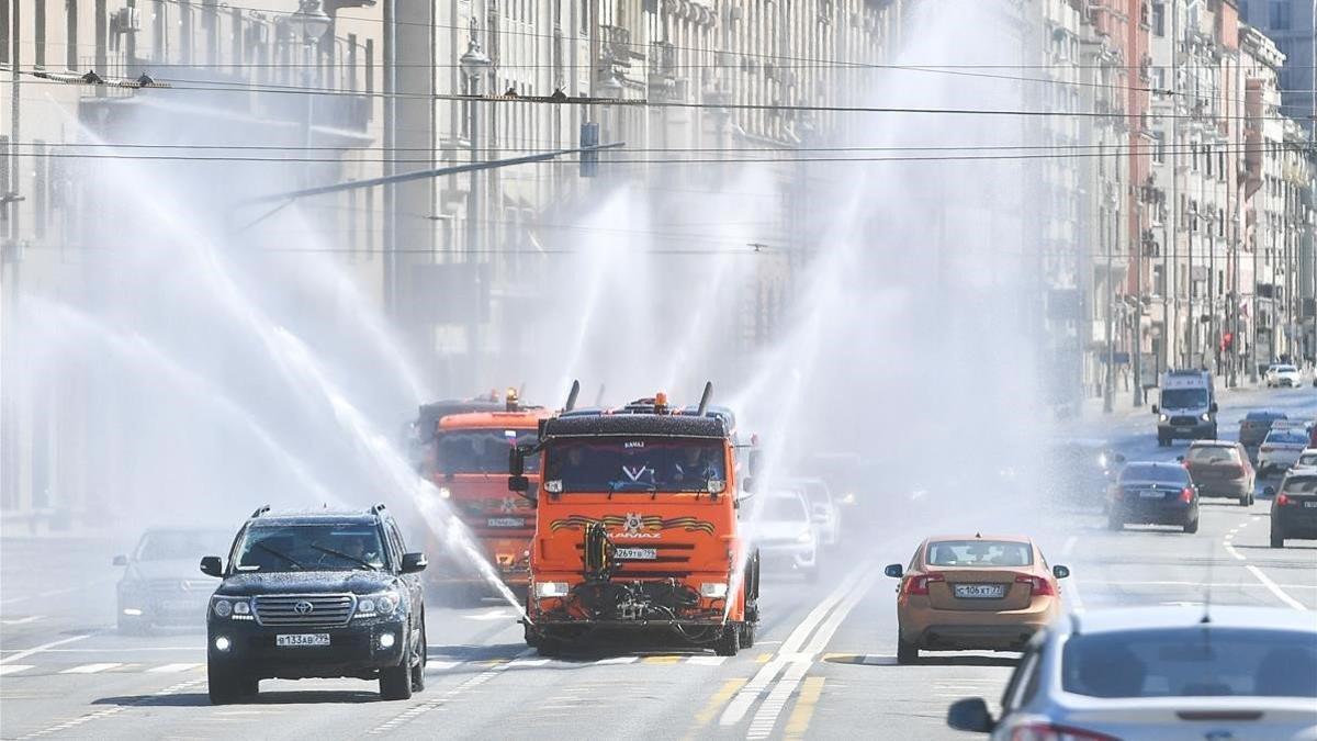 Desinfección de las calles de Moscú, este viernes.