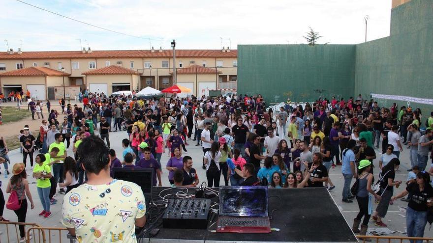 Un dj durante una edición anterior del Interpueblos.